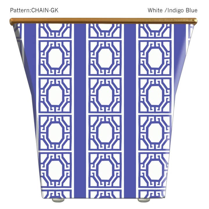 Cache-pot enchaîné grec uniquement pour la vente par Hedge Farm Candles and Containers