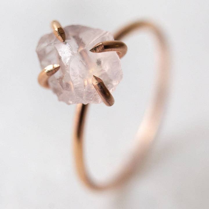 Rå rosenkvarts ædelsten ring for engroshandel hos luxe.zen