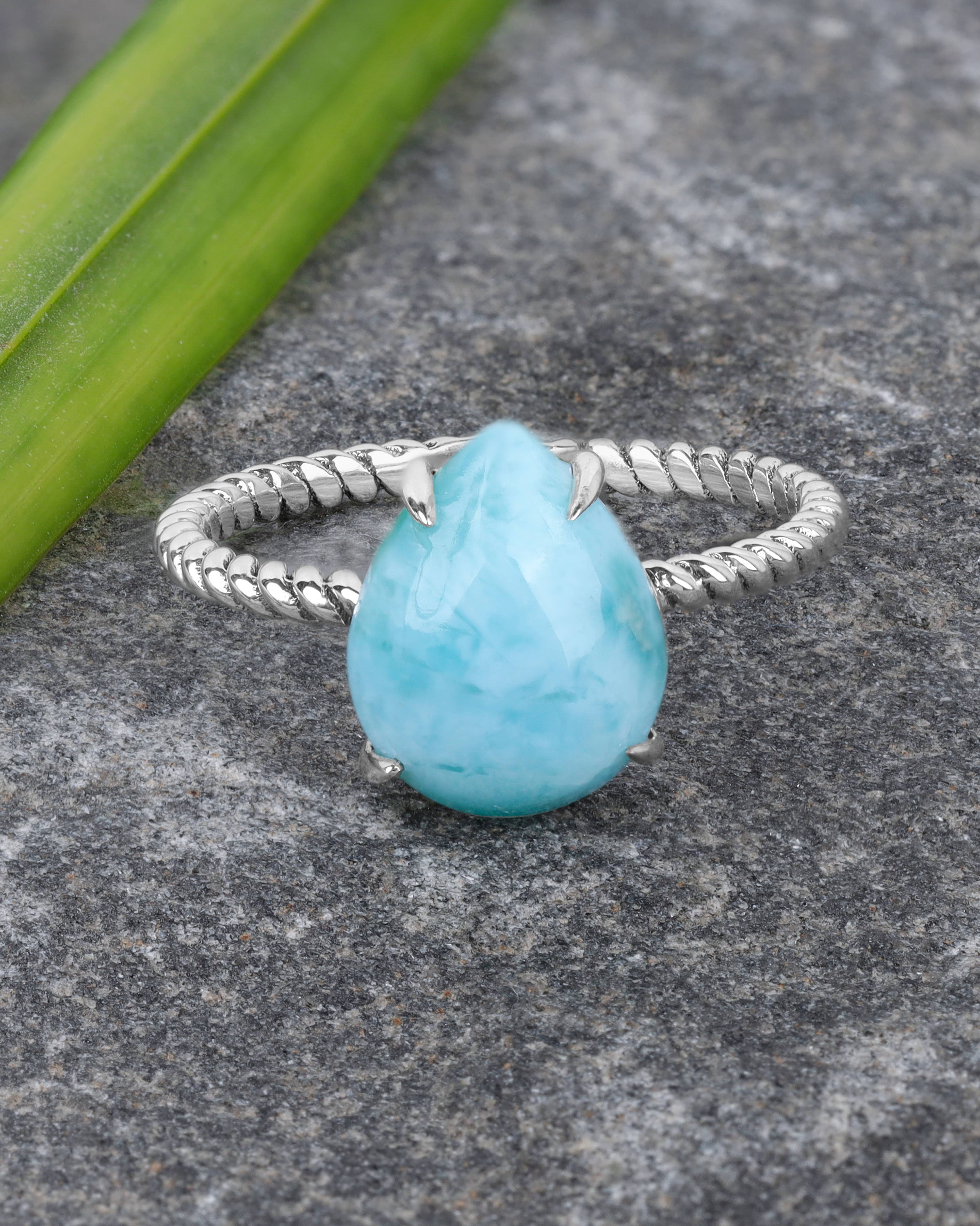 Tiramisu – Großhandel Band/Stapelring – 925er Sterlingsilber Ring mit Larimar-Solitär und gedrehtem Band1