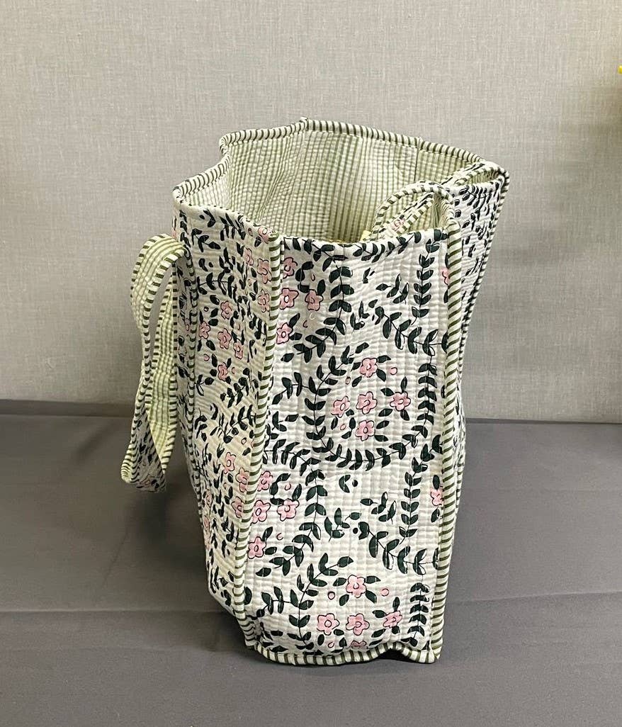 Funky Yak Ltd - Wholesale Tote bag – Women's - 100% Cotton Kantha Quilted Boho Reversible  Floral Tote Bag1