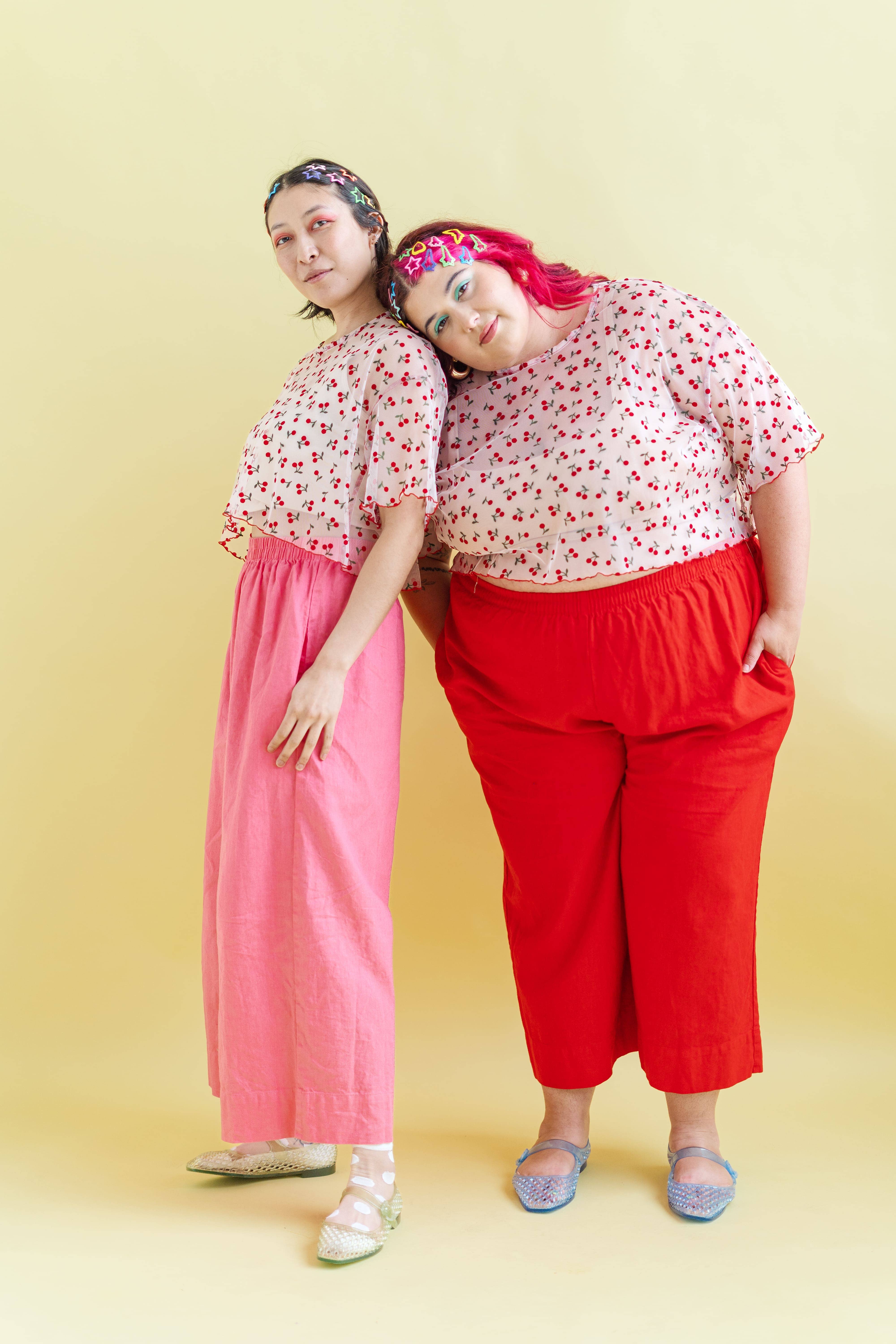 Nettle Studios – Blusa - Mulher por atacado – Blusa de Camadas em Malha de Cereja para Mulher Tamanho Grande Inclusivo11