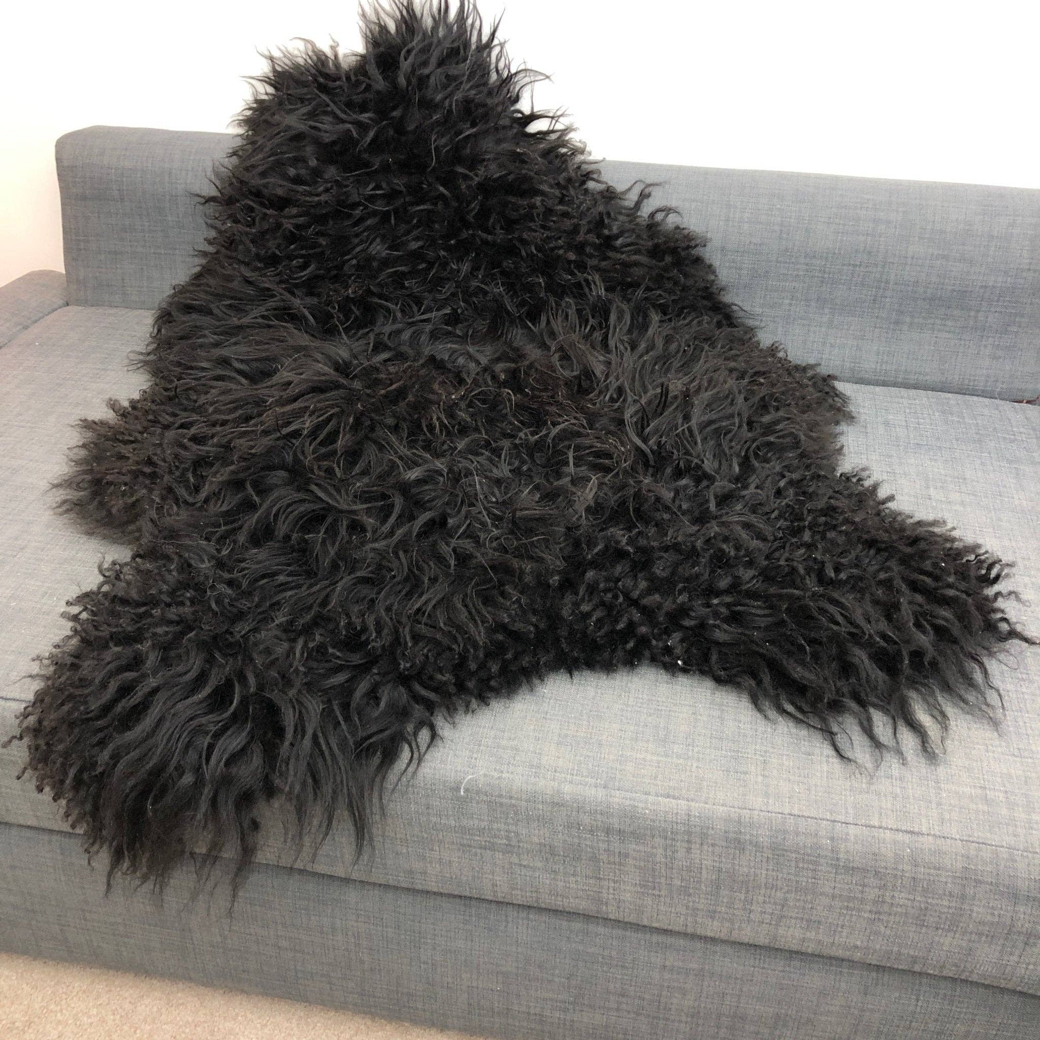 Wildash London - Wholesale Area Rug - Icelandic Natural Curly Undyed Sheepskin Rug | Natural Black1