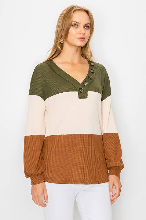 ePretty – Großhandel Strickoberteil – Damen – SZ1-TP3146 Oberteil mit Farbblock, Waffelstrick, Knopf-Detail6