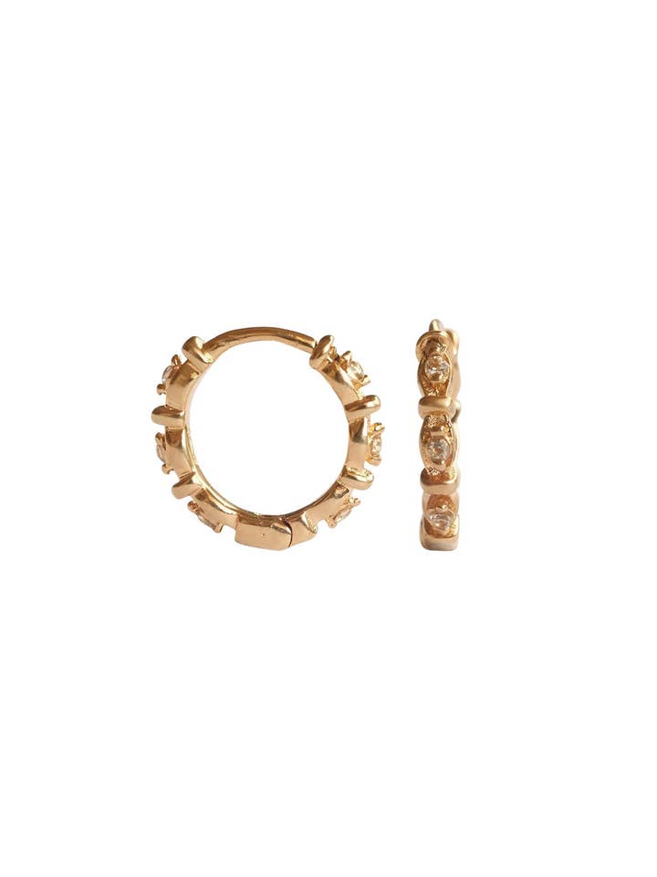 Aros Madame Blanche Huggie- Enchimento em Ouro 18K por atacado de S-kin Studio Jewelry