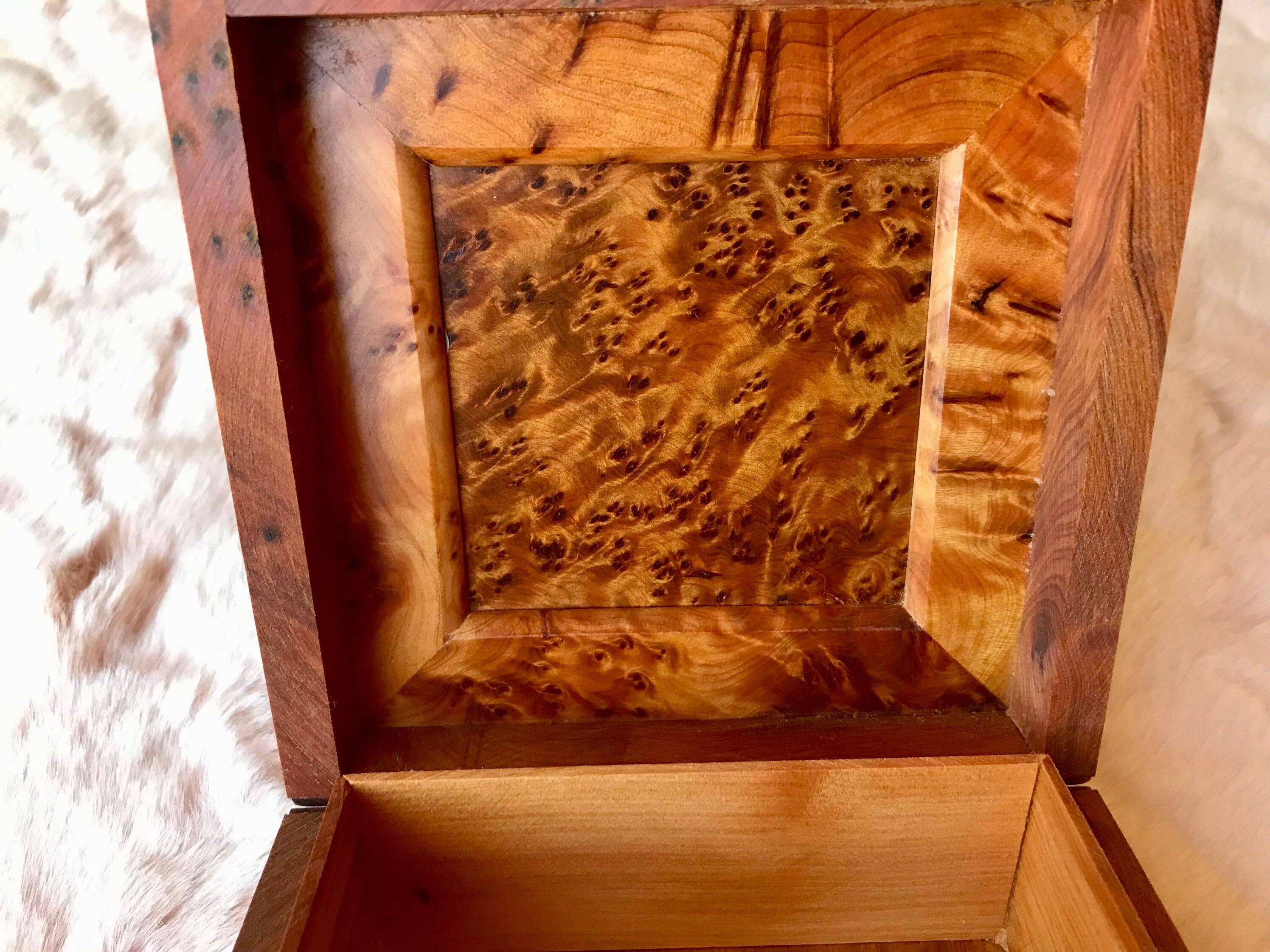 AtlasPerles - Vente Boîte/rangement à bijoux - Boîte à bijoux en bois de luxe marocain sans clé, gravée, incrustée de nacre, souvenir d'anniversaire, de mariage, boîte décorative en thuya.9