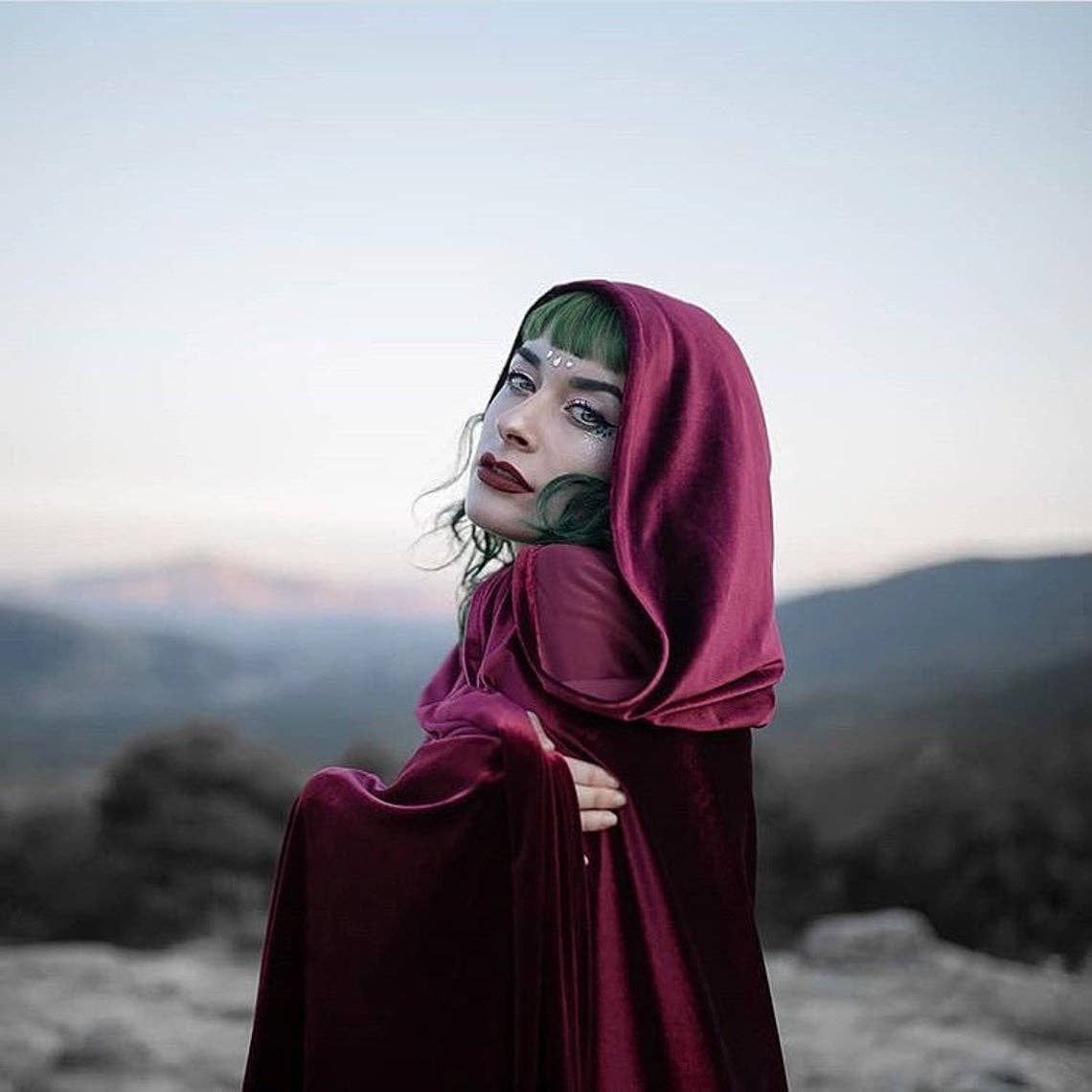 Costurero Real - Wholesale Costume - Women's - Burgundy Red Riding Hood Velvet cloak halloween vampire2