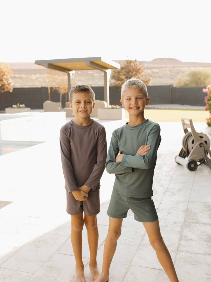 Ribbet mørkegrønne badebukser for engroshandel hos Current Tyed Clothing