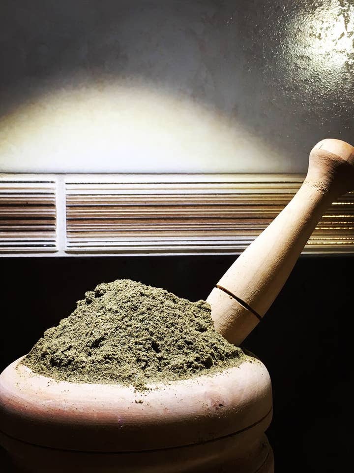 Harina orgánica de cáñamo con 40 % de proteínas en envases de 5, 10 y 25 kg para venta al por mayor de Chanvr'eel & Carat'eel