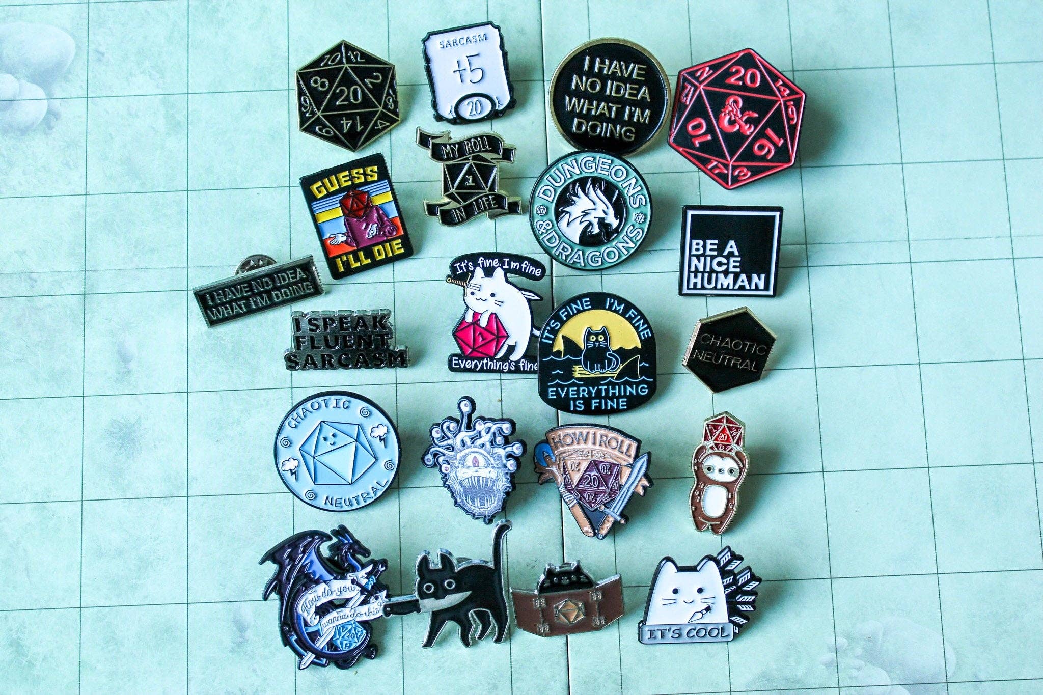 Mystery Dice Goblin - Vente Dé - Sac mystère avec dés et pin's Dungeons & Dragons4