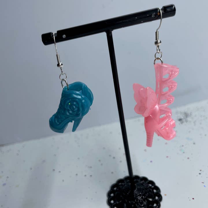 R59Creates – wholesale Dangle earrings – Cute Lil Barbie Doll Shoe Earrings! Available In 52 Different Types & Gold + Silver Normal Or Drop Chain Hardware!!6