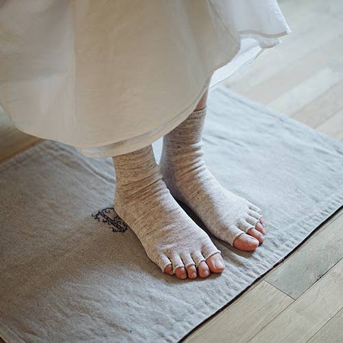 ME0130 Calzini in Lino a Cinque Dita con Punta Aperta per la vendita all'ingrosso da parte di NISHIGUCHI KUTSUSHITA