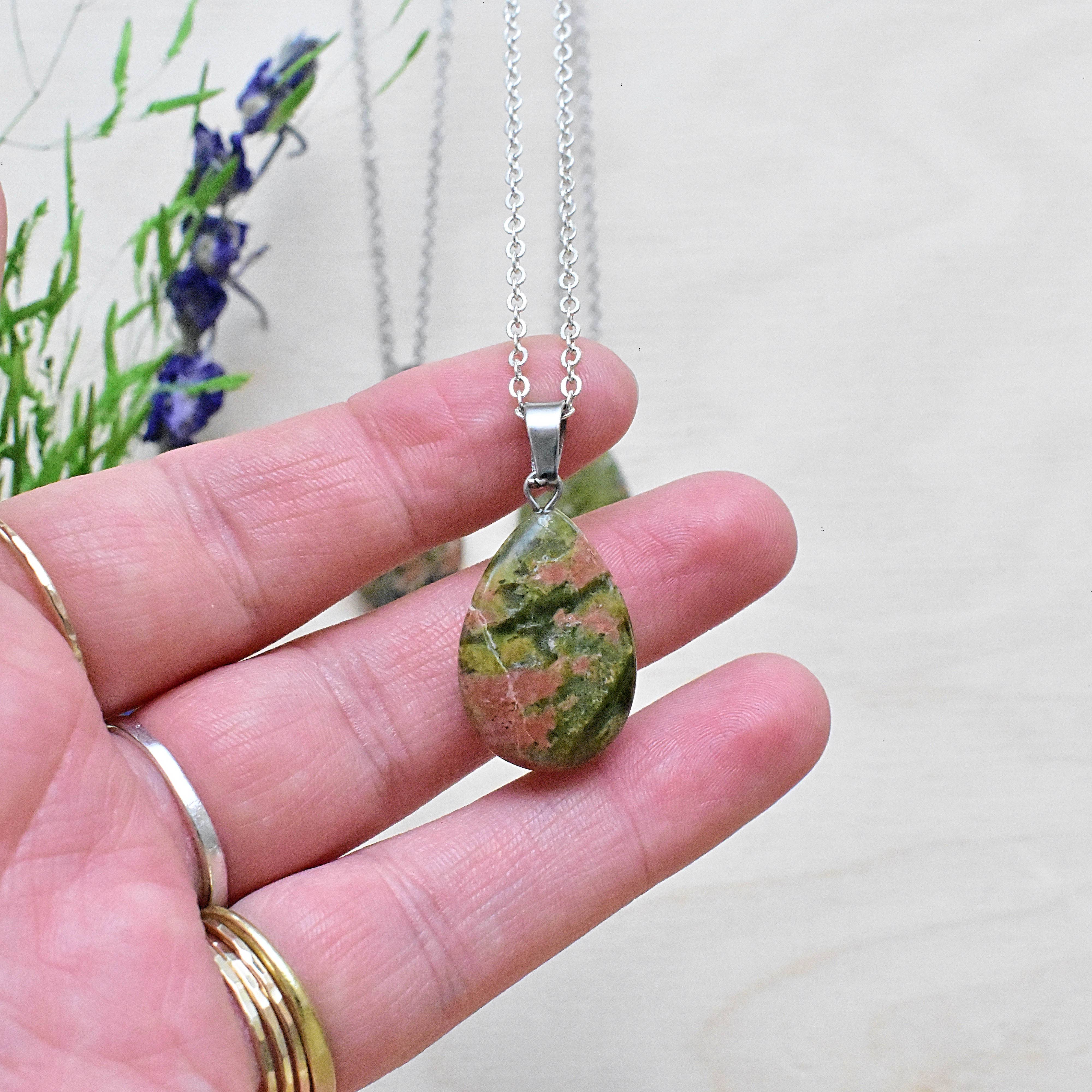 Ewelina Pas Jewelry – Großhandel Kette mit Anhänger/Charm – Silberne Unakit-Tropfen-Halskette4