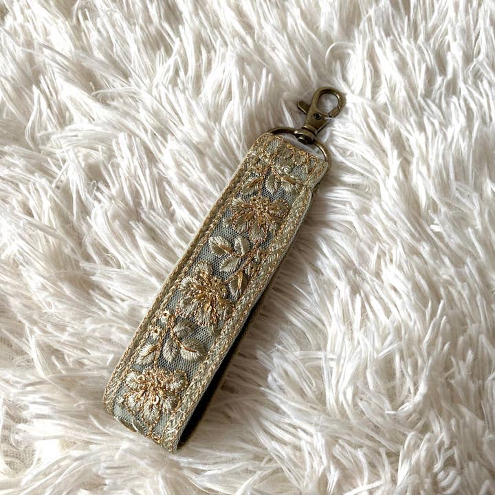 Golden Glow in Green ~ porte-clés en tissu floral avec crochet ~  et autres tendances Résultats pour porte clef en vente B2B. Retours gratuits et paiement à 60 jours sur Faire sur Faire.