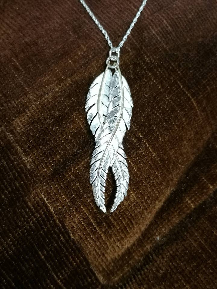 Colgante de pluma hecho de 2 plumas de plata para venta al por mayor de Andrew O'Dell Jewellery