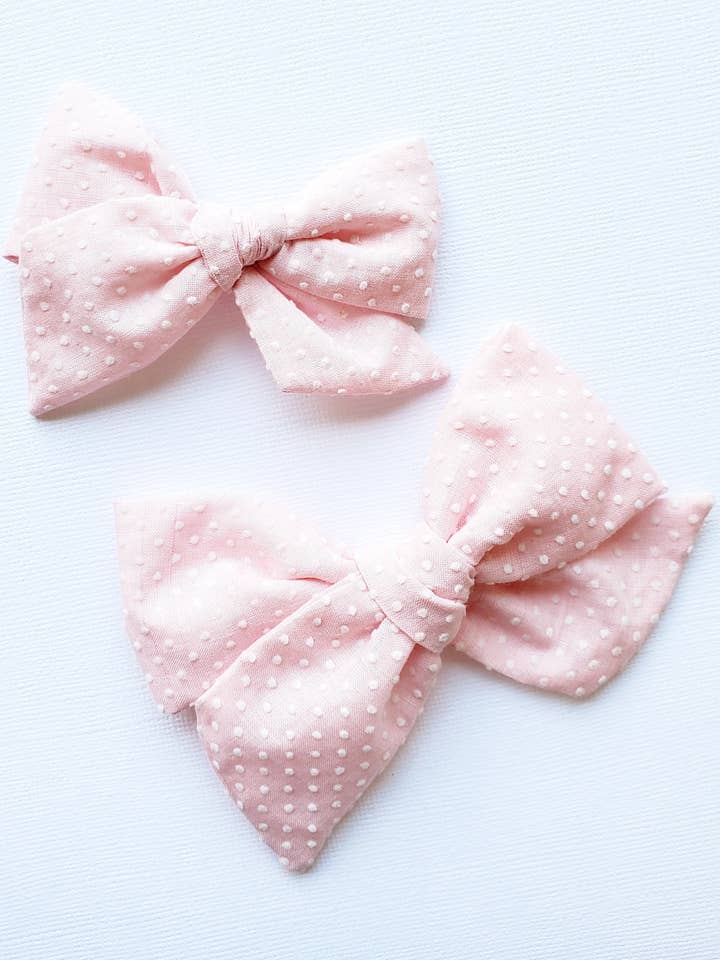 Kleine strik met pinwheel • Roze babystrik • Vintage • Lente • Meisje voor wholesale door Revival Bow Co.