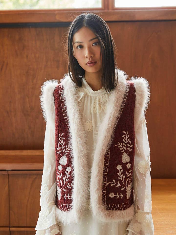 Sleeveless knit vest for wholesale by ELLI WHITE