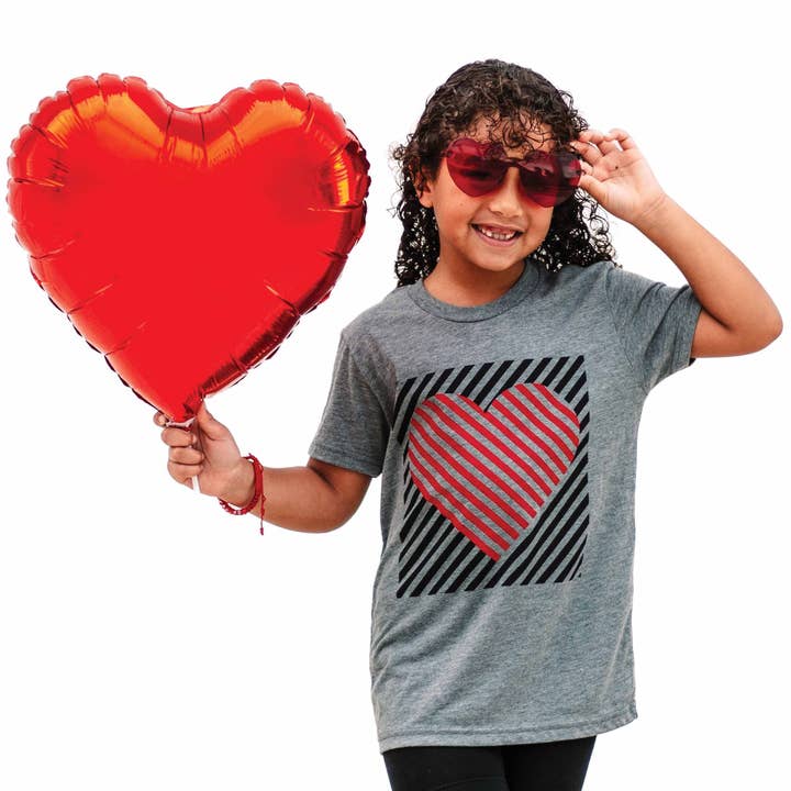 Heart Lines Kinder-T-Shirt - Valentinstag für den Großhandel von Rivet Apparel Co.