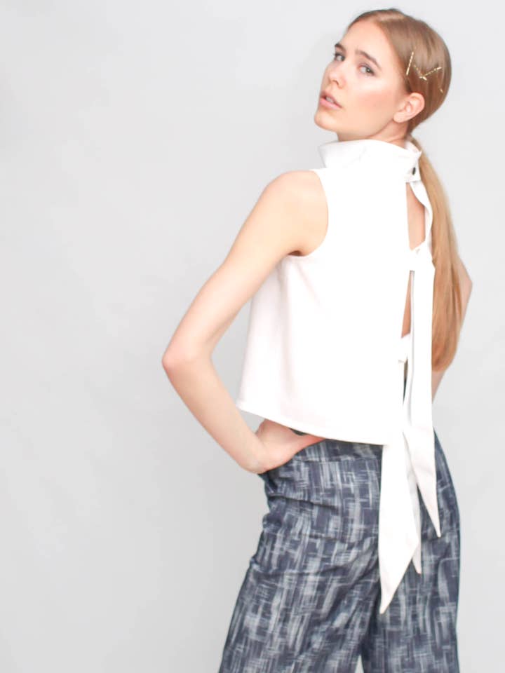 Maquette Jane Back-Tie pour la vente par KATIE FARNAN