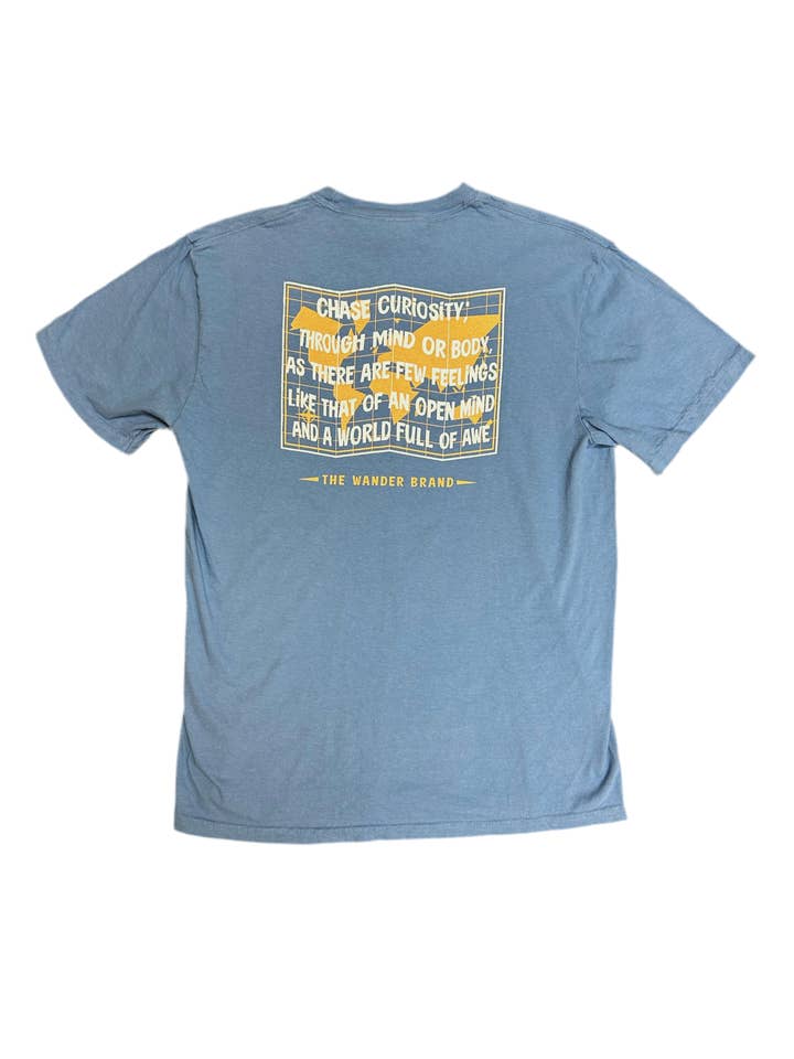 T-shirt Chase Curiosity pour la vente par The Wander Brand