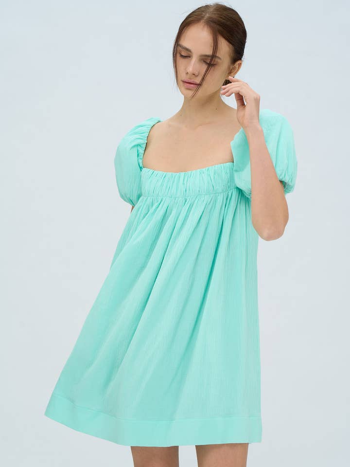 Babydoll-jurk met pofmouwen en striksluiting aan de achterkant voor wholesale door DUSTY ROSE