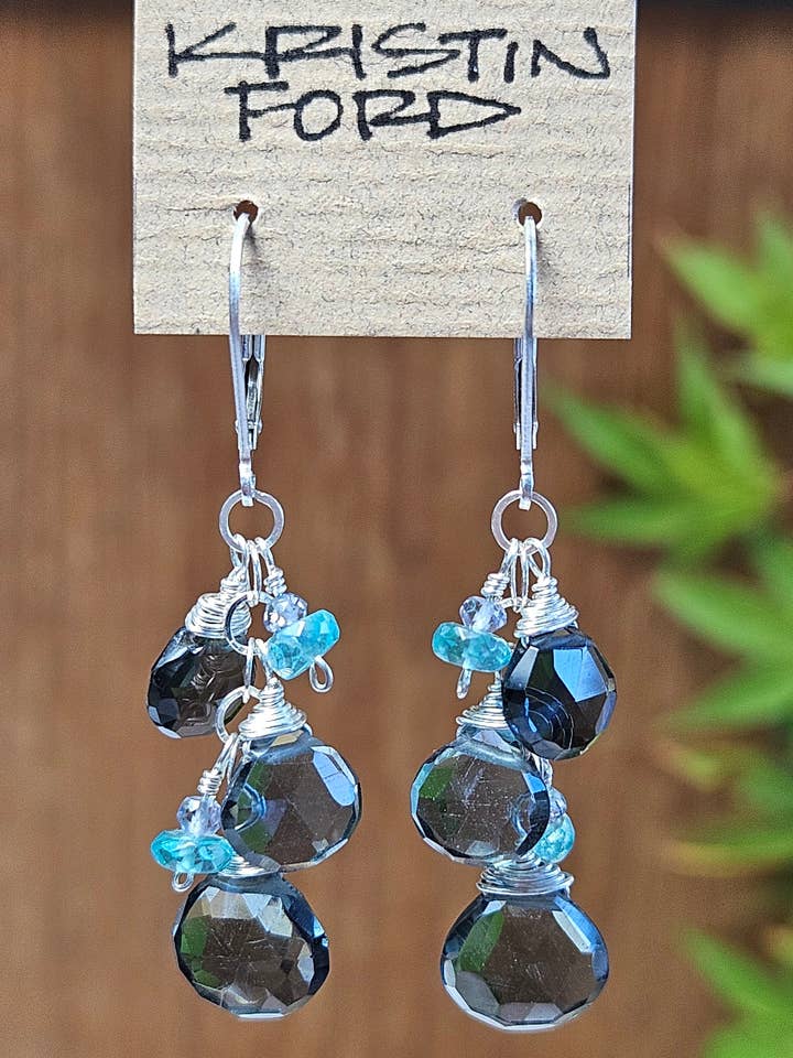 Leisteenblauwe kwarts, apatiet & ioliet oorbellen EBK0822 voor wholesale door KRISTIN FORD Jewelry With Meaning