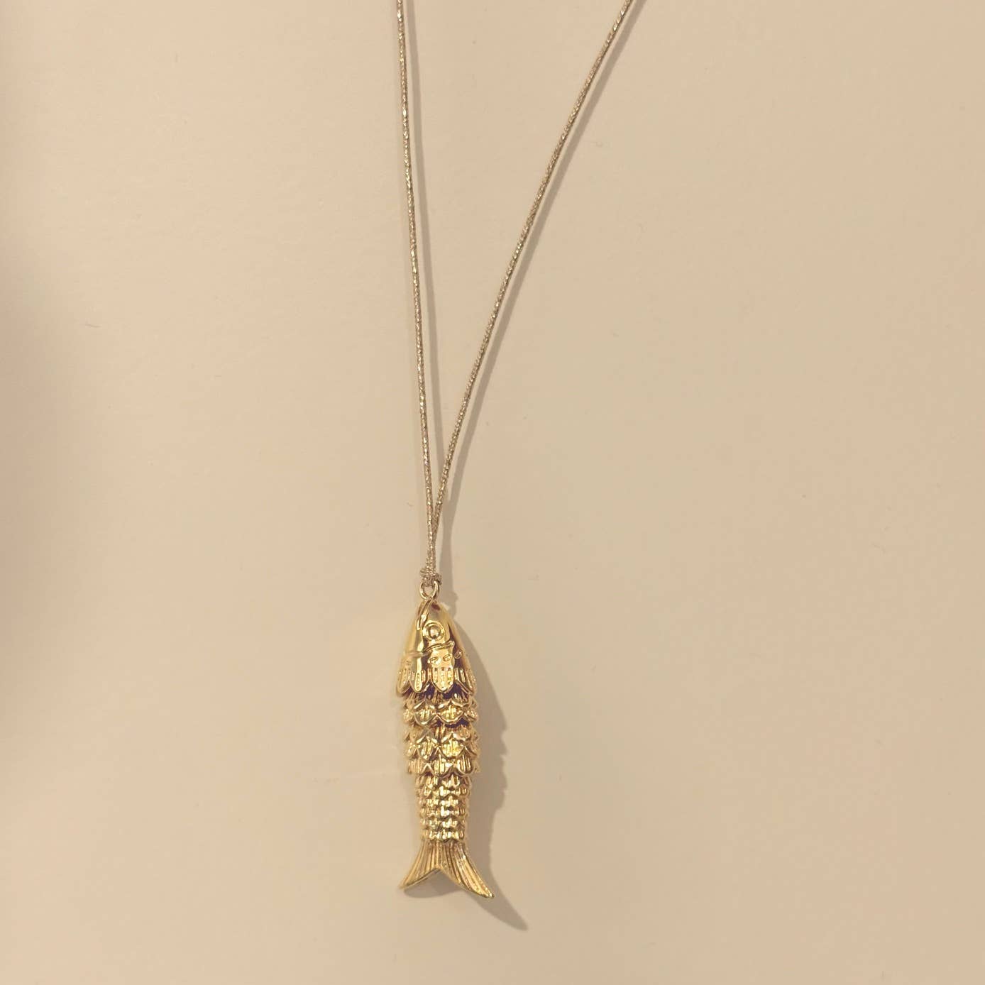 Sophie Deschamps Bijoux - Venta al por mayor Collares con colgantes/abalorios - COLLAR SARDINA, pez chapado en oro y plata (CAT74)8