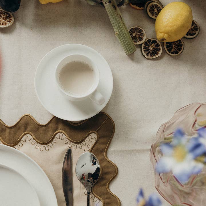 Vivé - Wholesale Placemat - Gisèle Scallop Placemat with embroidered detail5