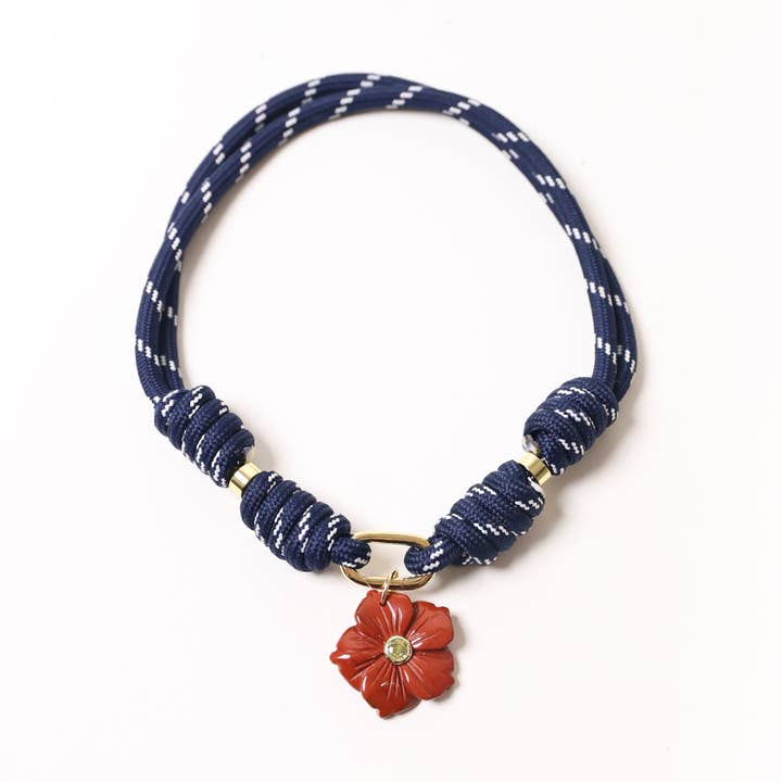 Colar de Paracord Azul Profundo com Hibisco Terracota por atacado de Pop Ups Brand