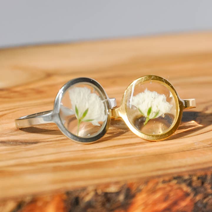 Bagues en résine Baby's Breath Real Flower pour la vente par Chemist Creations
