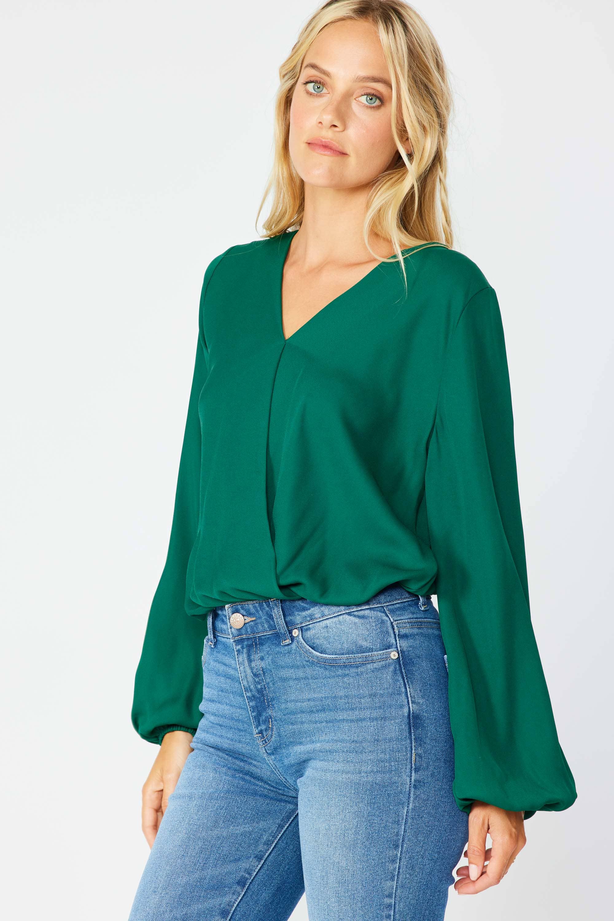 FSL Apparel - Venta al por mayor Blusa - Mujer - ST3474 - BODY TEJIDO CON CUELLO EN V Y MANGAS ABULLONADAS2