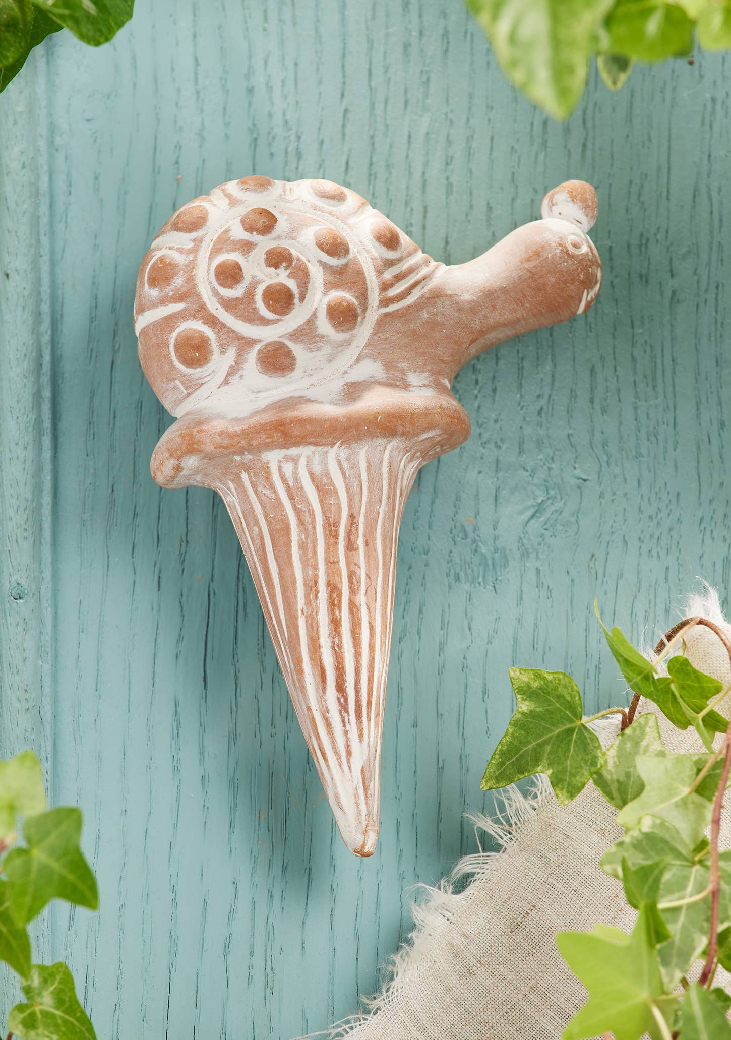 Namaste - Vendita all'ingrosso Attrezzi da giardino - Punta per l'irrigazione delle piante a forma di lumaca in terracotta1