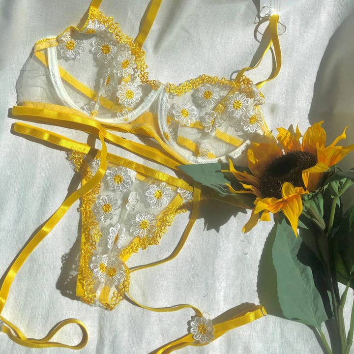 Moxy Intimates - Wholesale Lingerie Set - Women's - Daisy Lingerie Set1