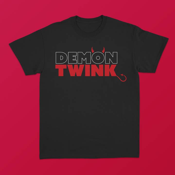 Camiseta «DEMON TWINK» (gay queer LGBTQ) para venta al por mayor de Peachy Kings / Kweer Cards