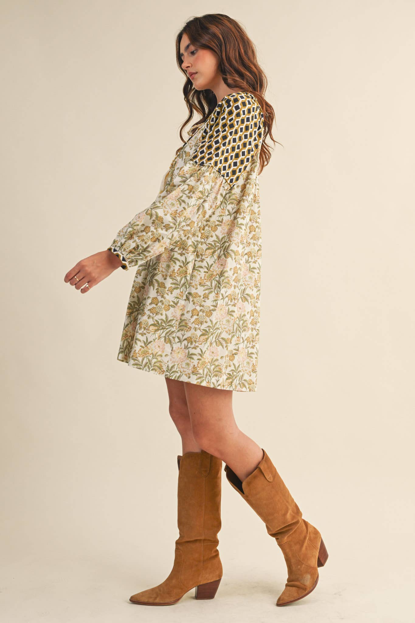 &MERCI - Wholesale Dress - Women's - FLORAL CONTRAST SLEEVE MINI DRESS MDR416924