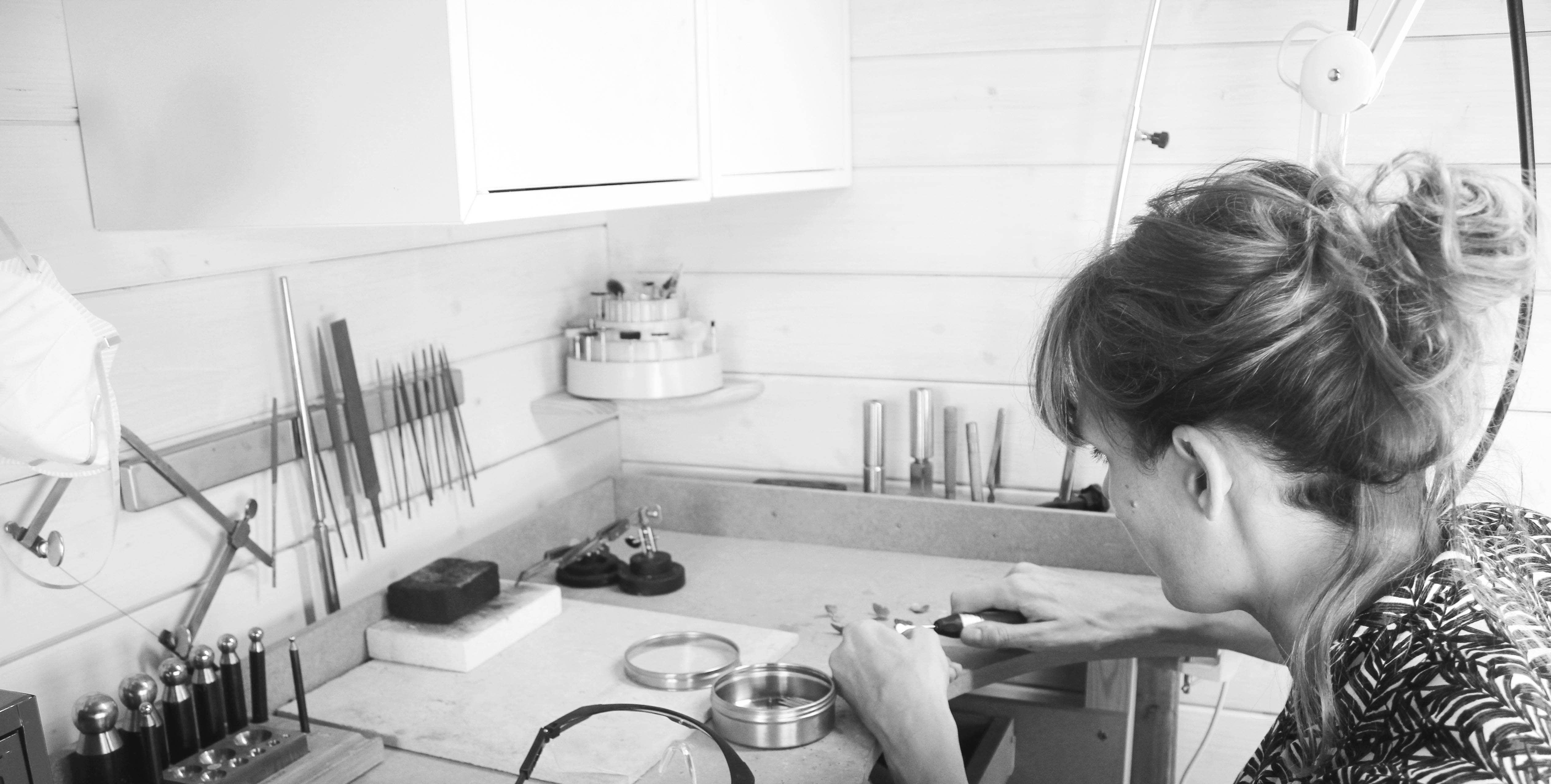 Fen & Co - Wholesale Jewelry Set - Poinsettia Necklace and Earrings4