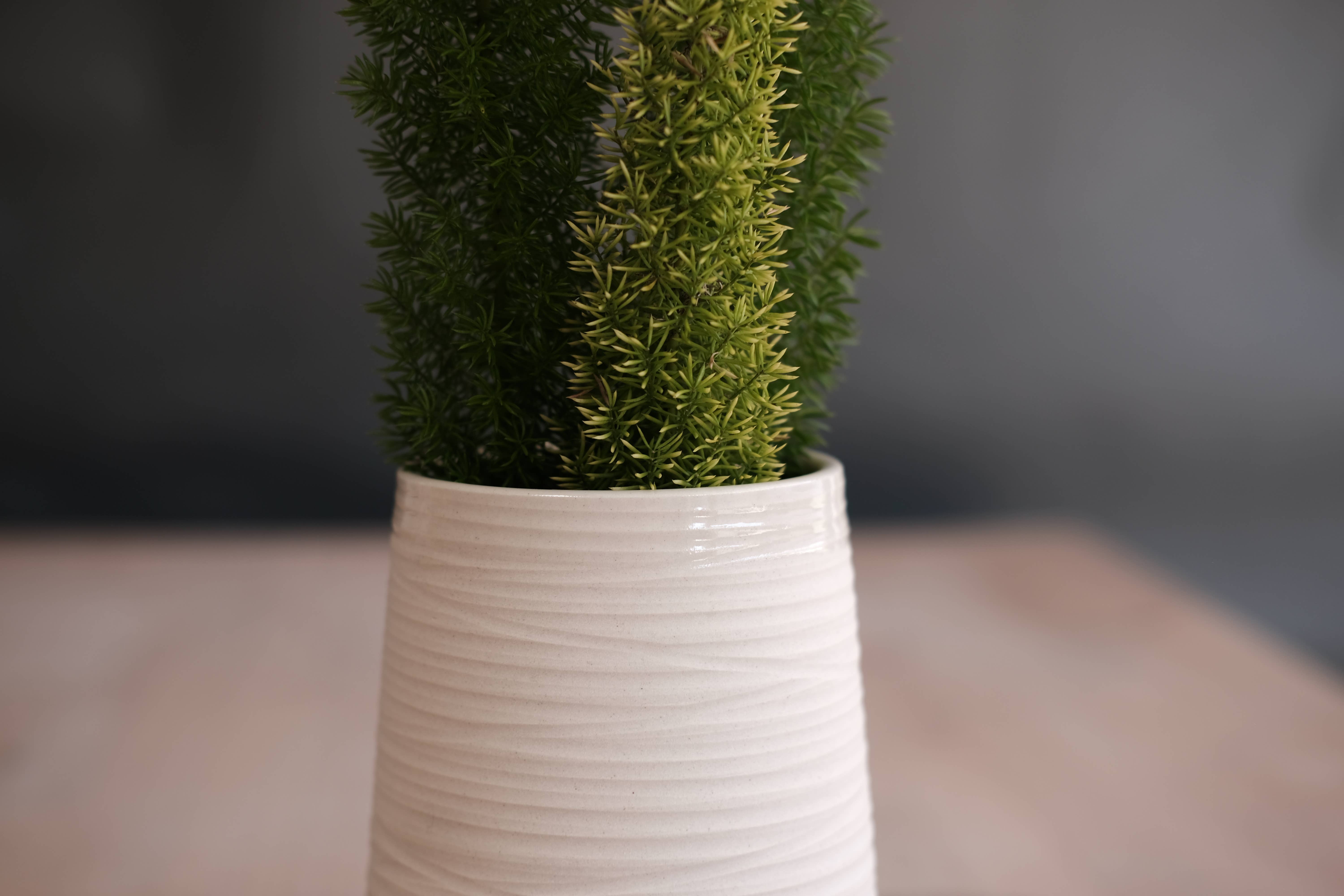 FHAR Studio - Wholesale Vase - dune - tulip vase - handmade, porcelain 5