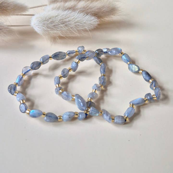 Gemstone Bracelet Labradorite – Natural Chips & Organic Shape for wholesale by Moonlight Gemstones
