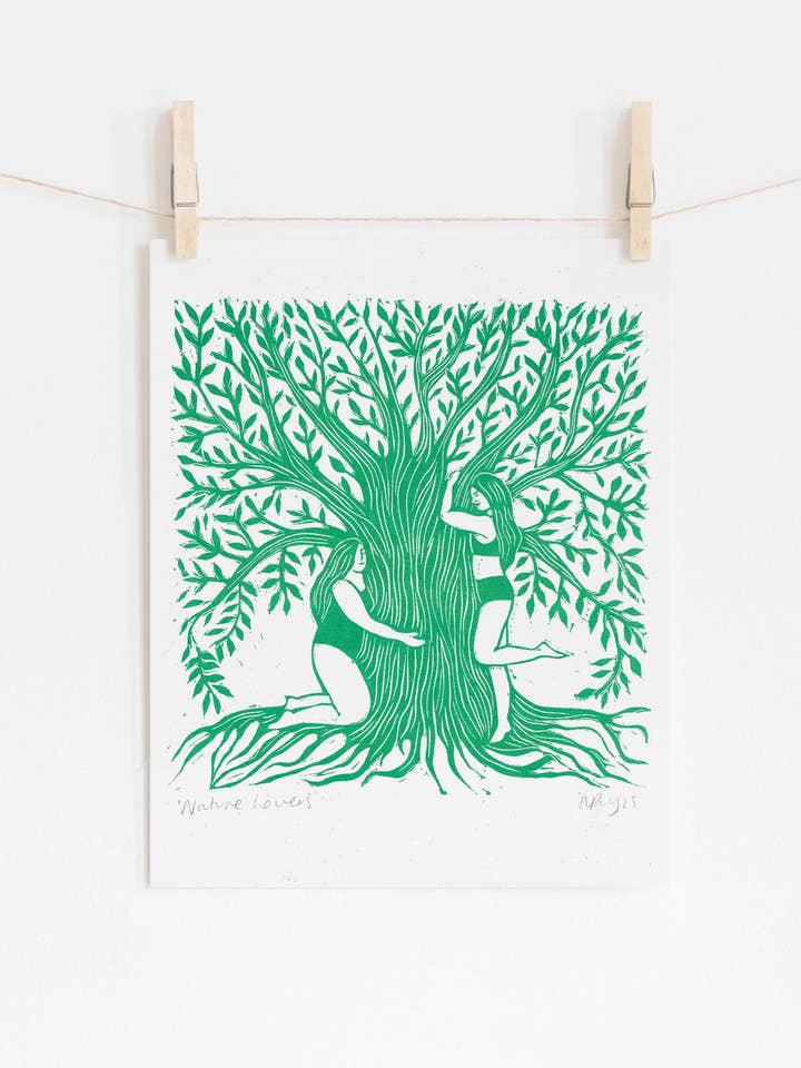 Amoureux de la nature riso, hippie, étreinte d'arbre, arbre de vie, femmes pour la vente par Prints by the Bay