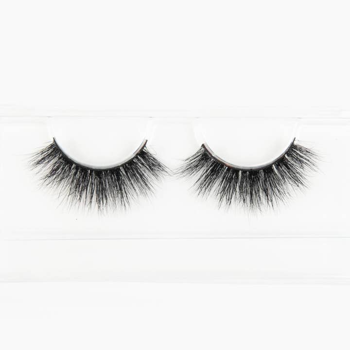 Queens Lashes for wholesale by Kawaii Girl Cosmetics