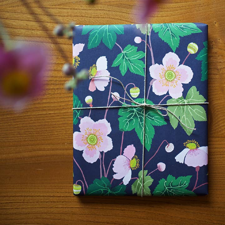 Brie Harrison Ltd – wholesale Flat wrap – Japanese Anemones Gift Wrap 4