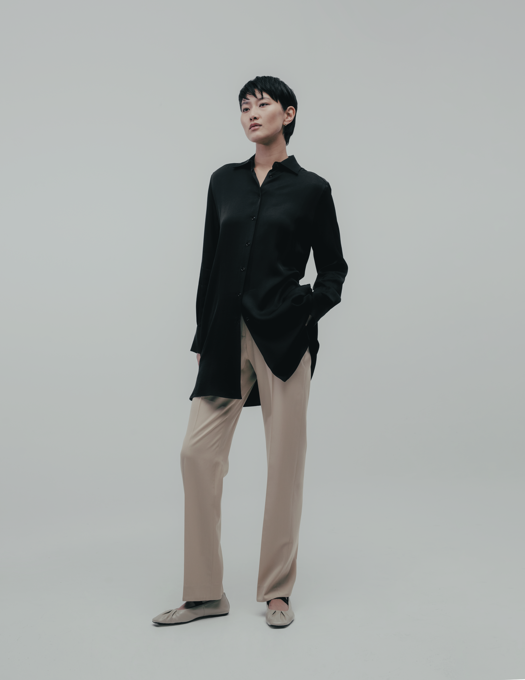 A  LINE - Wholesale Pants - Women's - Creased straight-leg wool trousers4