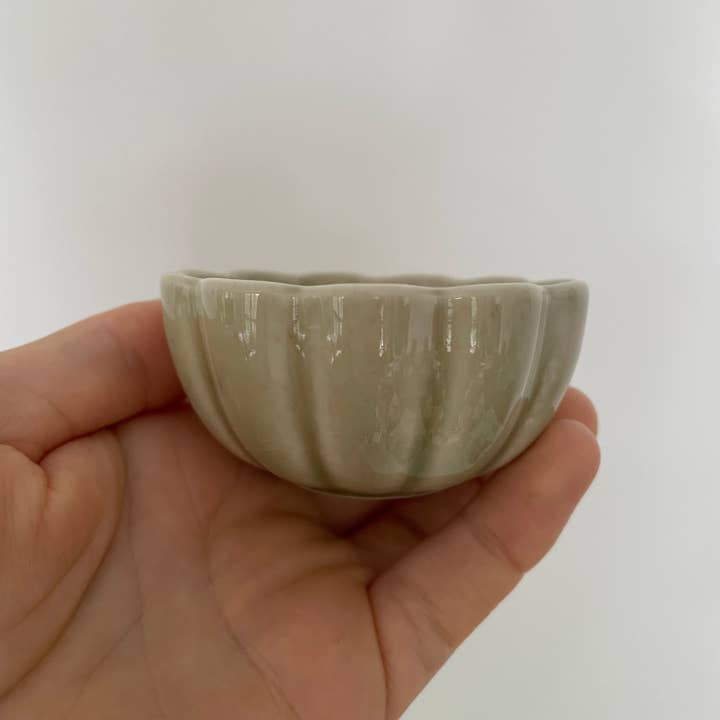 fort & field - Wholesale Decorative Plate/Dish/Bowl - 3" small ceramic pastel chrysanthemum shape Japanese dishes9