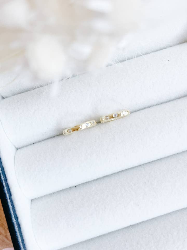 Argolas Tiny Sparkle por atacado de Sweet Three Designs