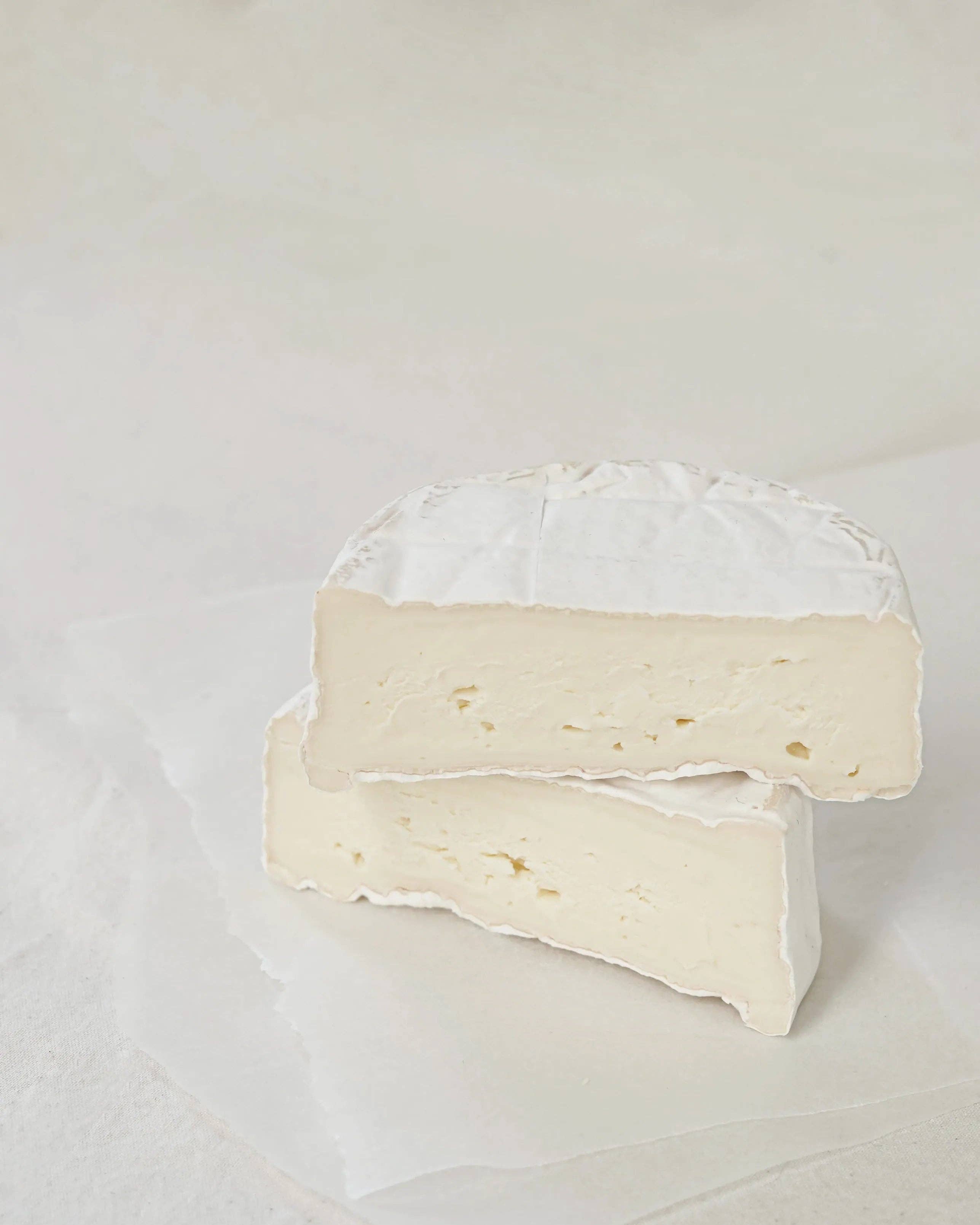 OLIO DI SERRA - Vendita all'ingrosso Formaggi - Camembert delle Puglie al latte di bufala - Camembert di bufala (250g)1