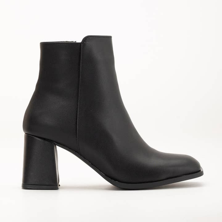 Nadine - Bottines noires mates pour la vente par Prologue Shoes