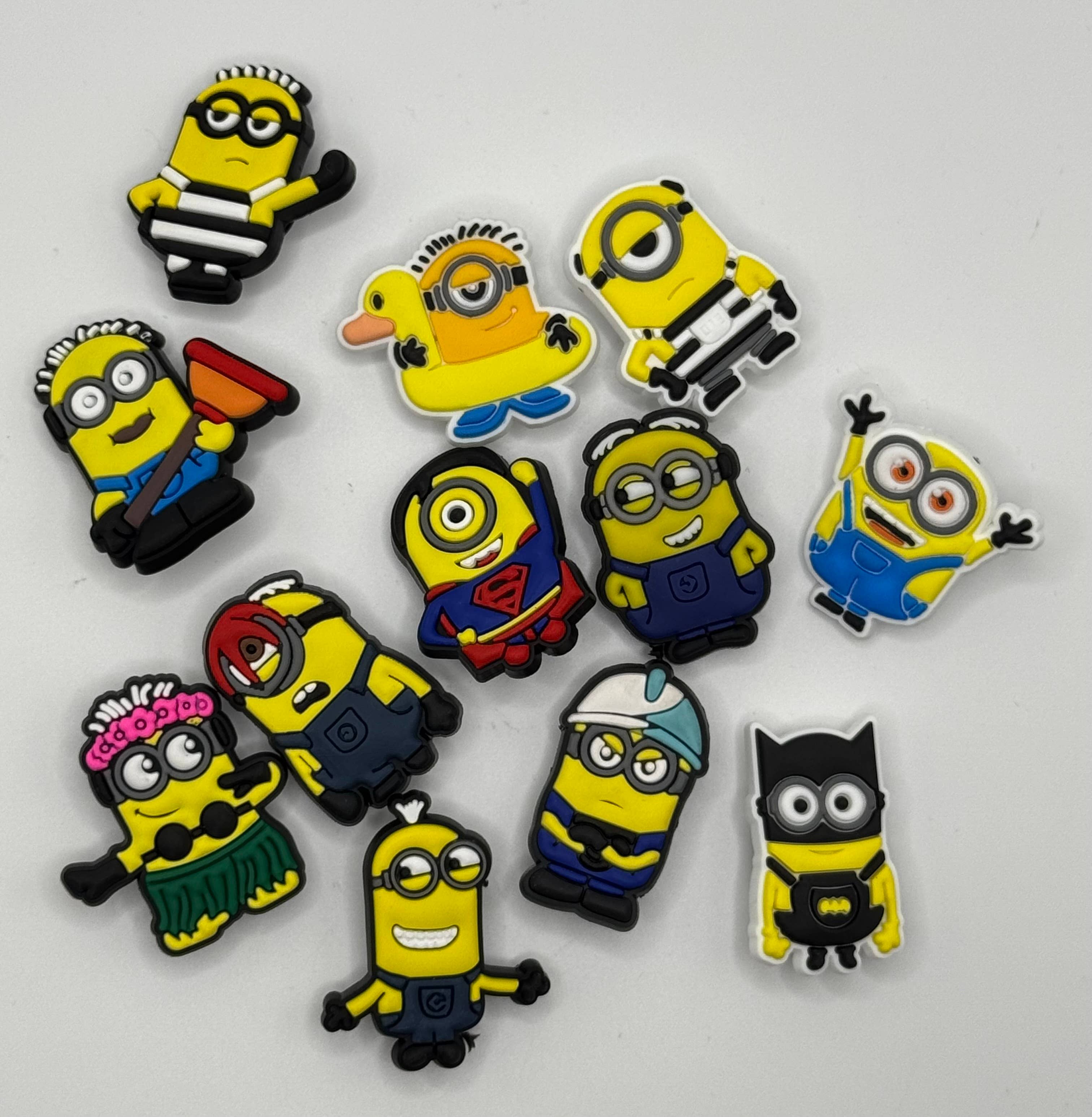 Stilnati - Venta al por mayor Accesorio de calzado - Unisex - 12 piezas de dijes para zapatos de Minions Despicable Me clips amarillos conjunto8