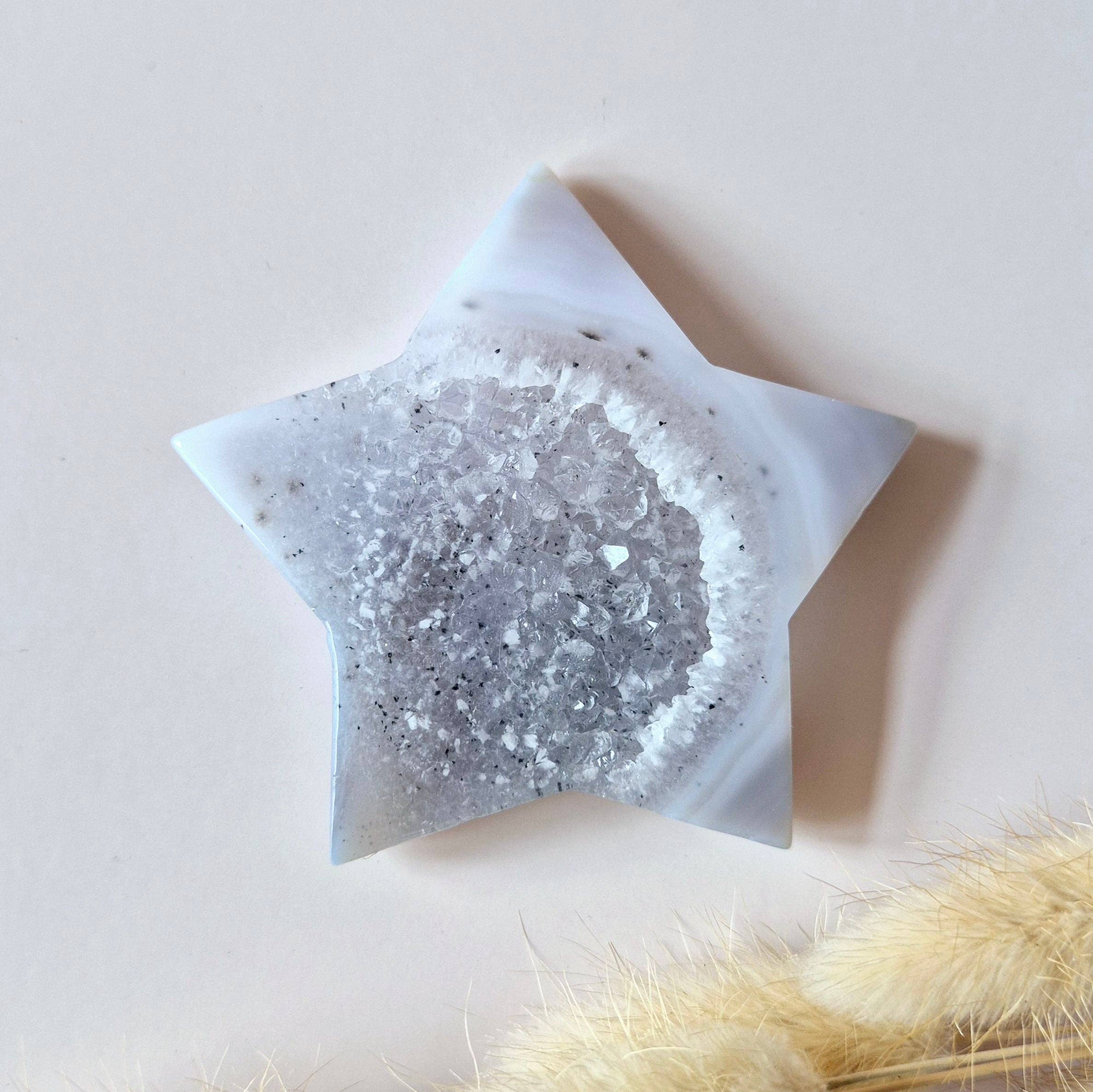 Moonlight Gemstones - Vente Pierre et cristal de spiritualité - Étoile en agate grise druzy 6-7 cm | Sculpture en cristal pleine de lumière et de calme12