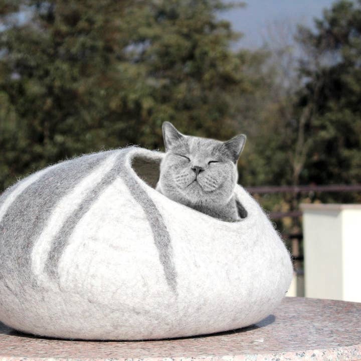 Round Hand-Felted Wool Cat Cave Bed for wholesale by Woollyfelt