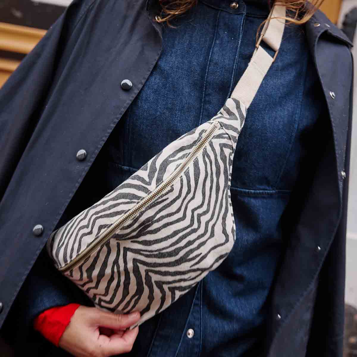 WOMEN BUM BAG ZEBROU GREIGE for wholesale on Faire6