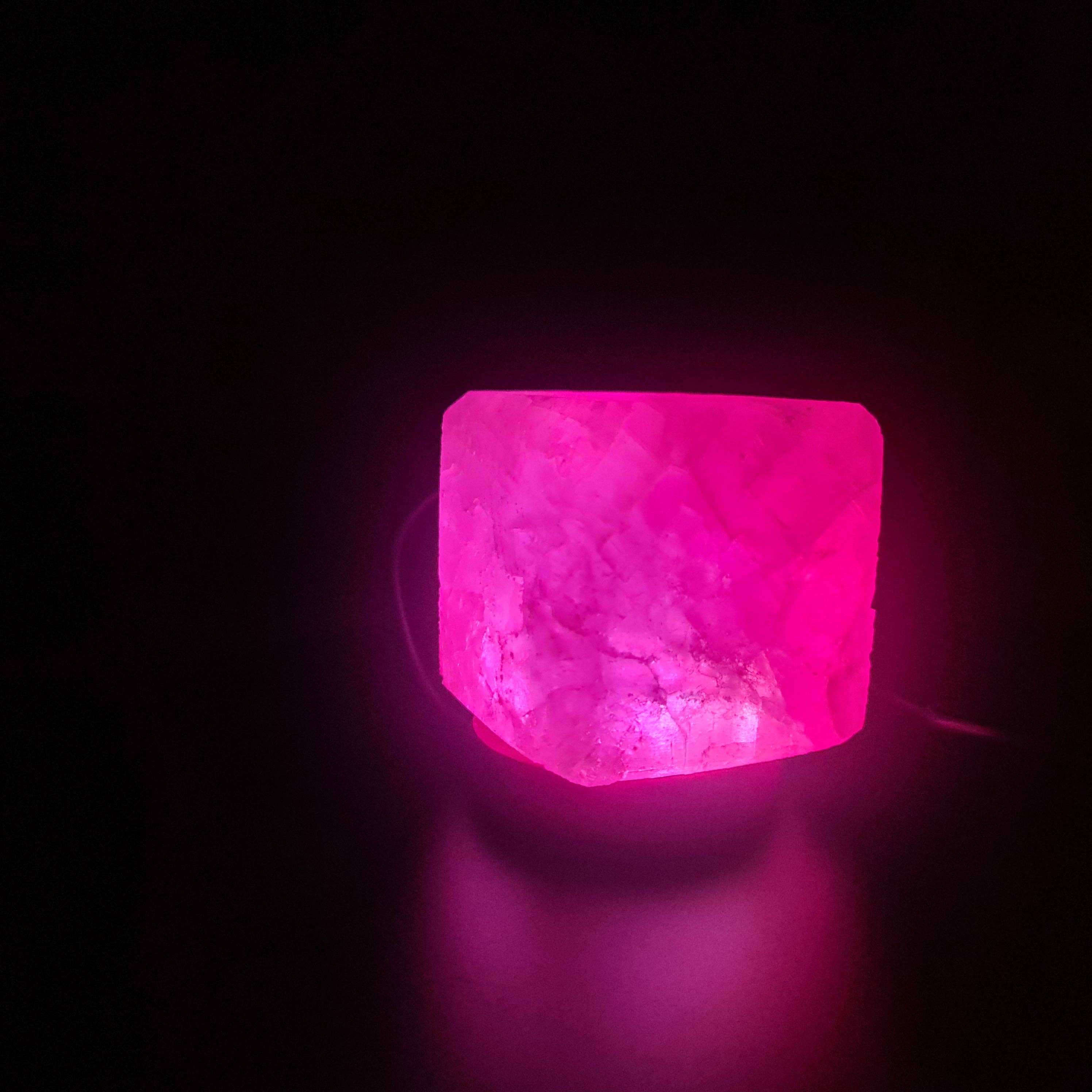 Gemstone Gifts Ltd. – wholesale Accent/desk lamp – Himalayan Salt Colour Changing USB Lamps1